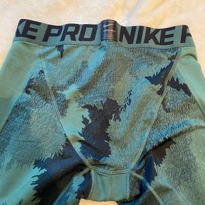 XXL mens Nike pro green and black camouflage leggings